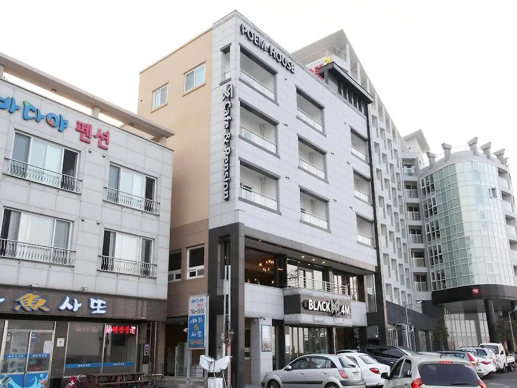 Poem House Aparthotel Jeju 2*,  South Korea