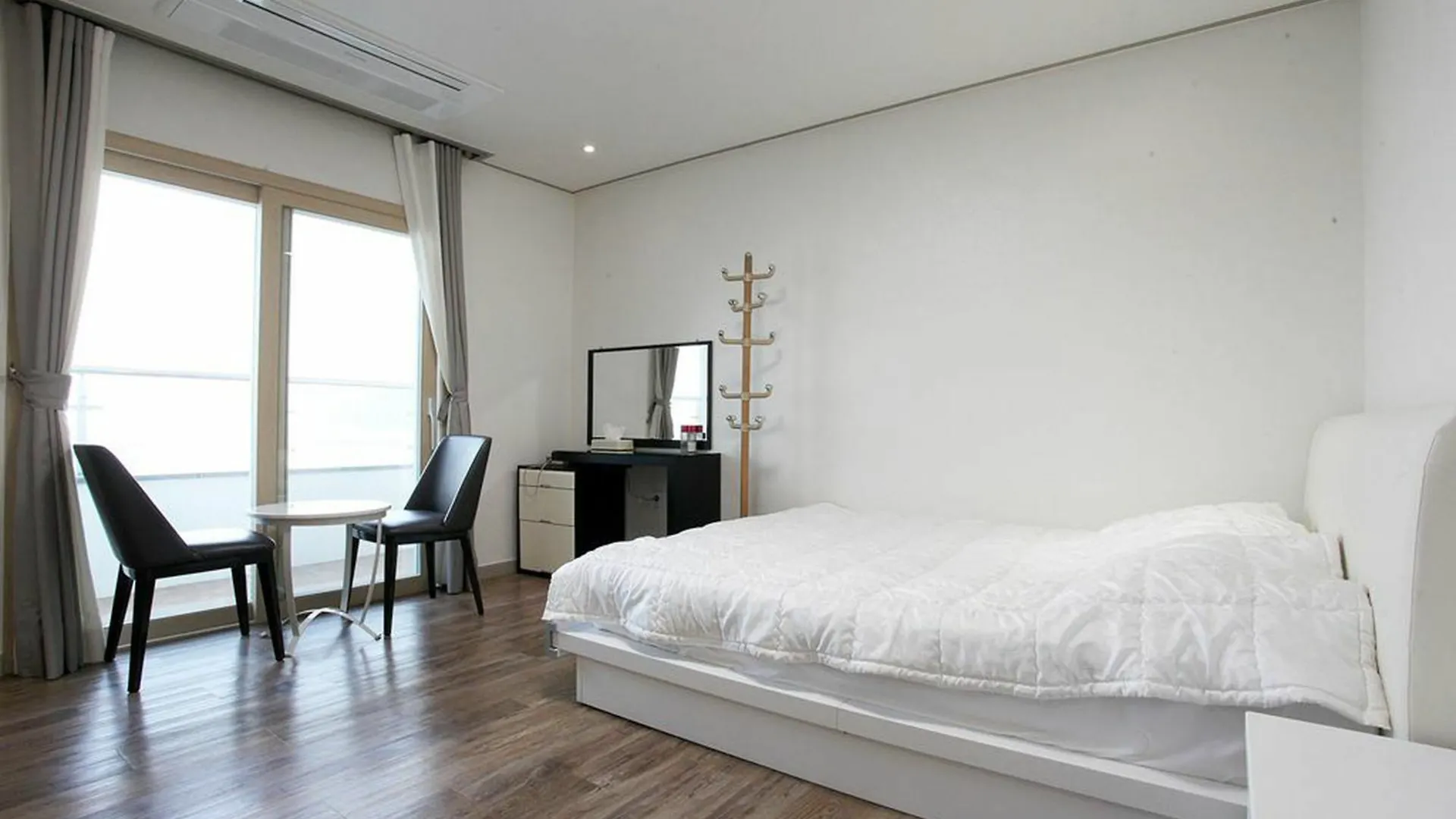 **  Poem House Aparthotel Jeju South Korea