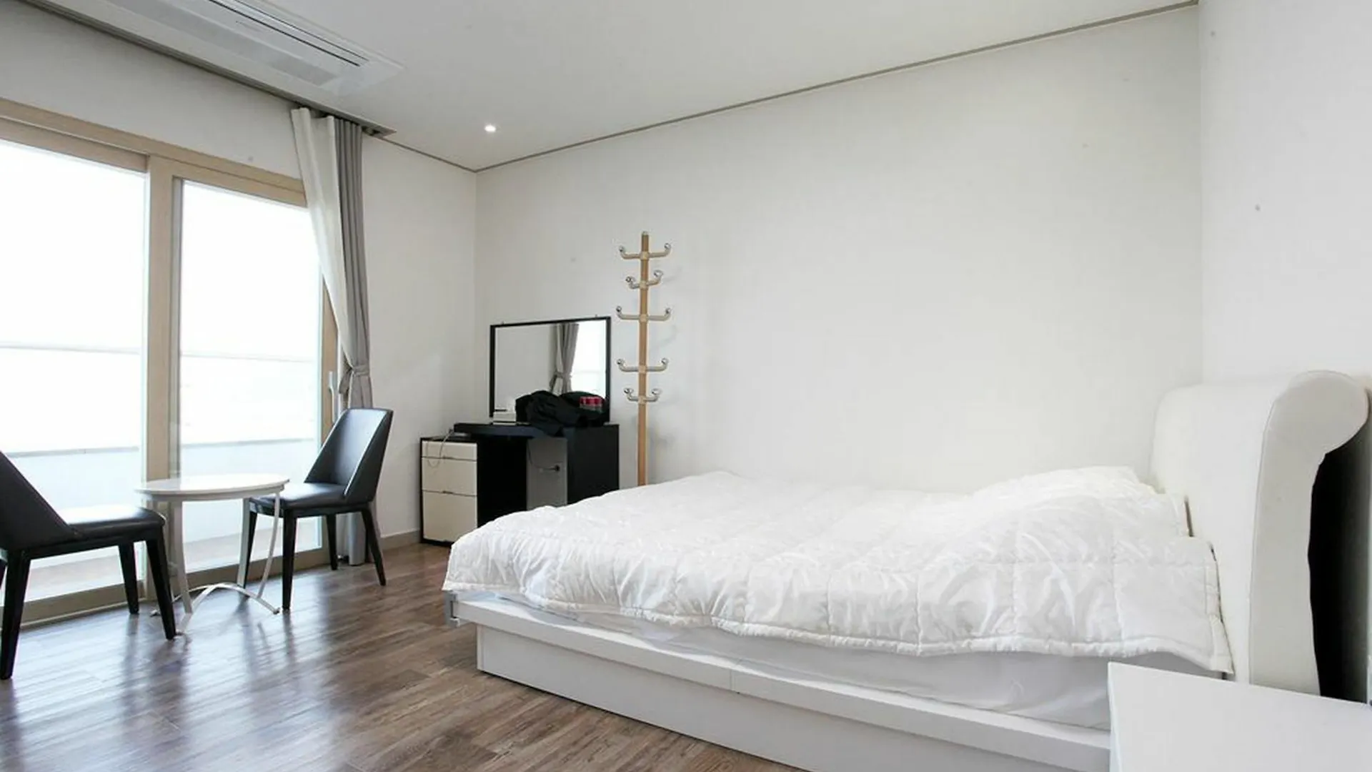 Poem House Aparthotel Jeju 2*,  South Korea